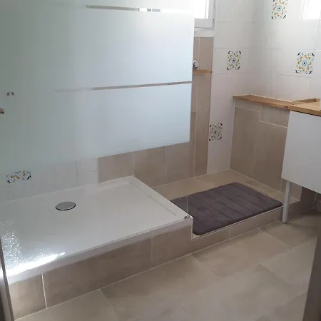 Appartement Mimilou Mont St Loup Piscine Privee