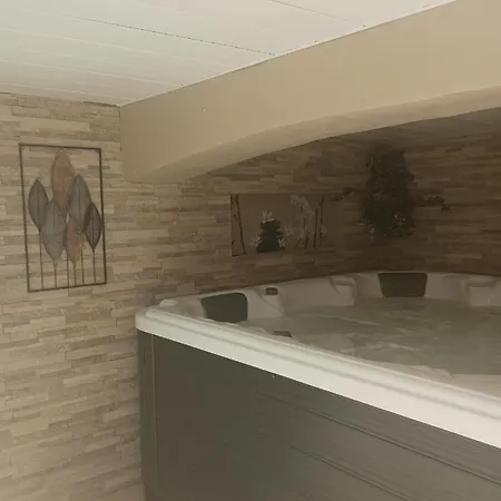 Mimilou Mont St Loup Piscine Privée