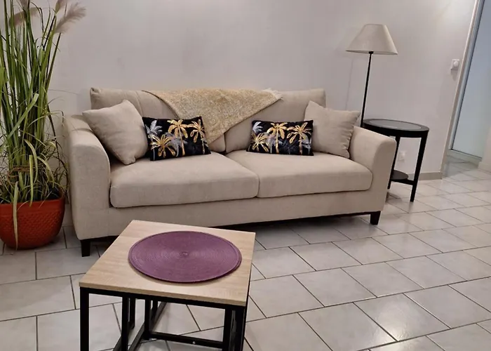 Mimilou Mont St Loup Piscine Privee アパート